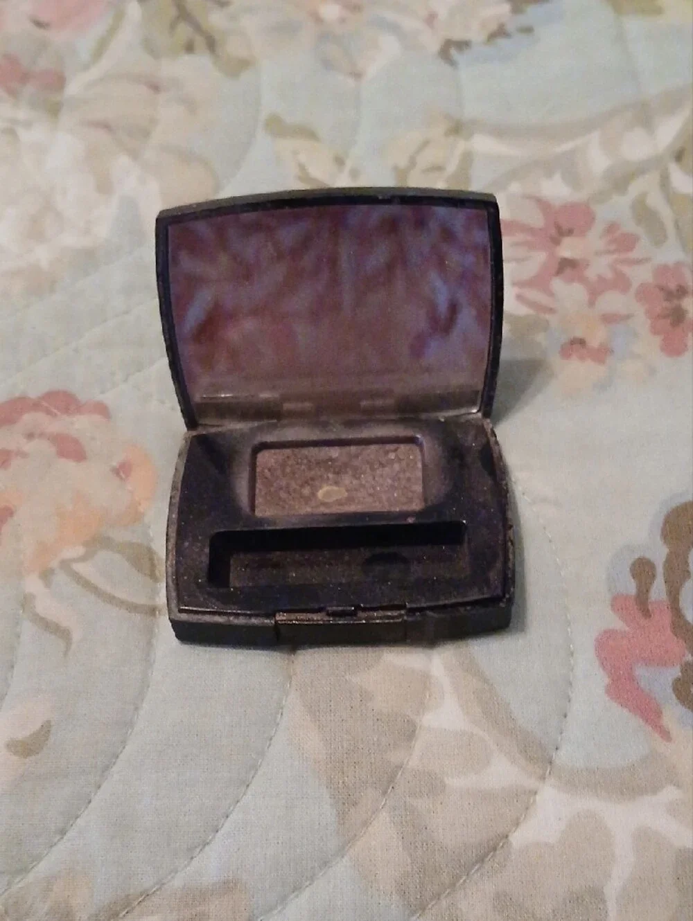 CHANEL Black Lacquered CC Compact Case Eye Shadow